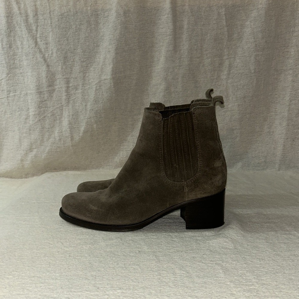 La Canadienne Suede Chelsea Boot - Picture 5 of 11